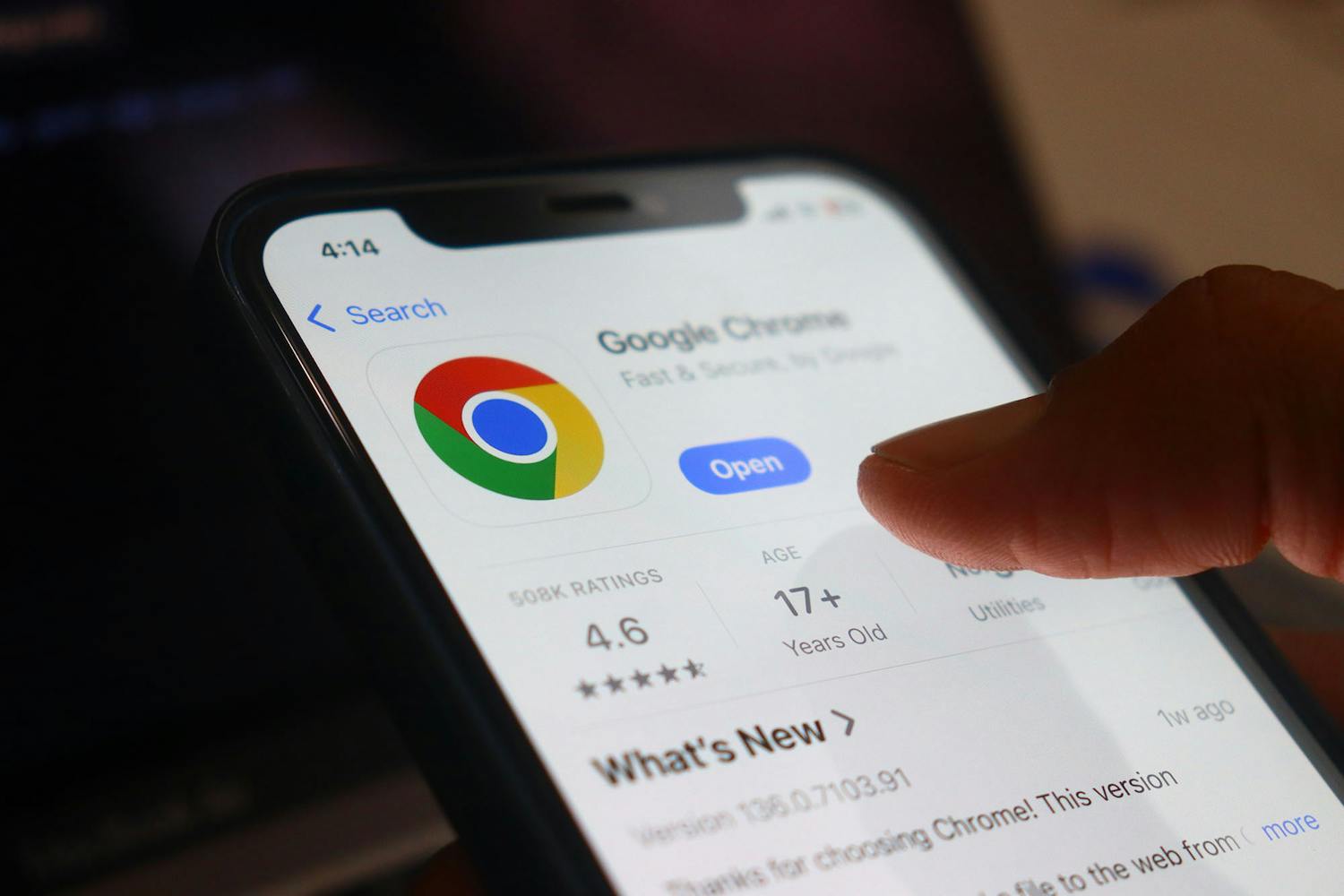 Google Chrome på mobiltelefon Google on päivittänyt Chrome-selaimen mobiililaitteille, joten osoiteriviä on nyt helpompi napauttaa.